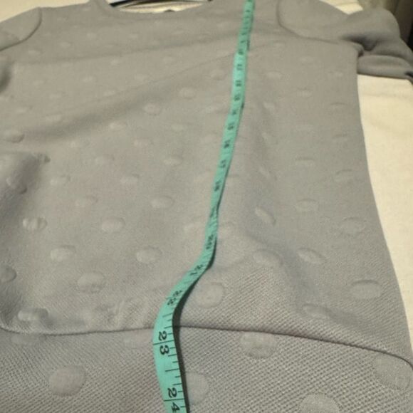 ANTHROPOLOGIE | Lili’s Closet | Women Small gray‎ polka dot pleated cuff top - Picture 7 of 7